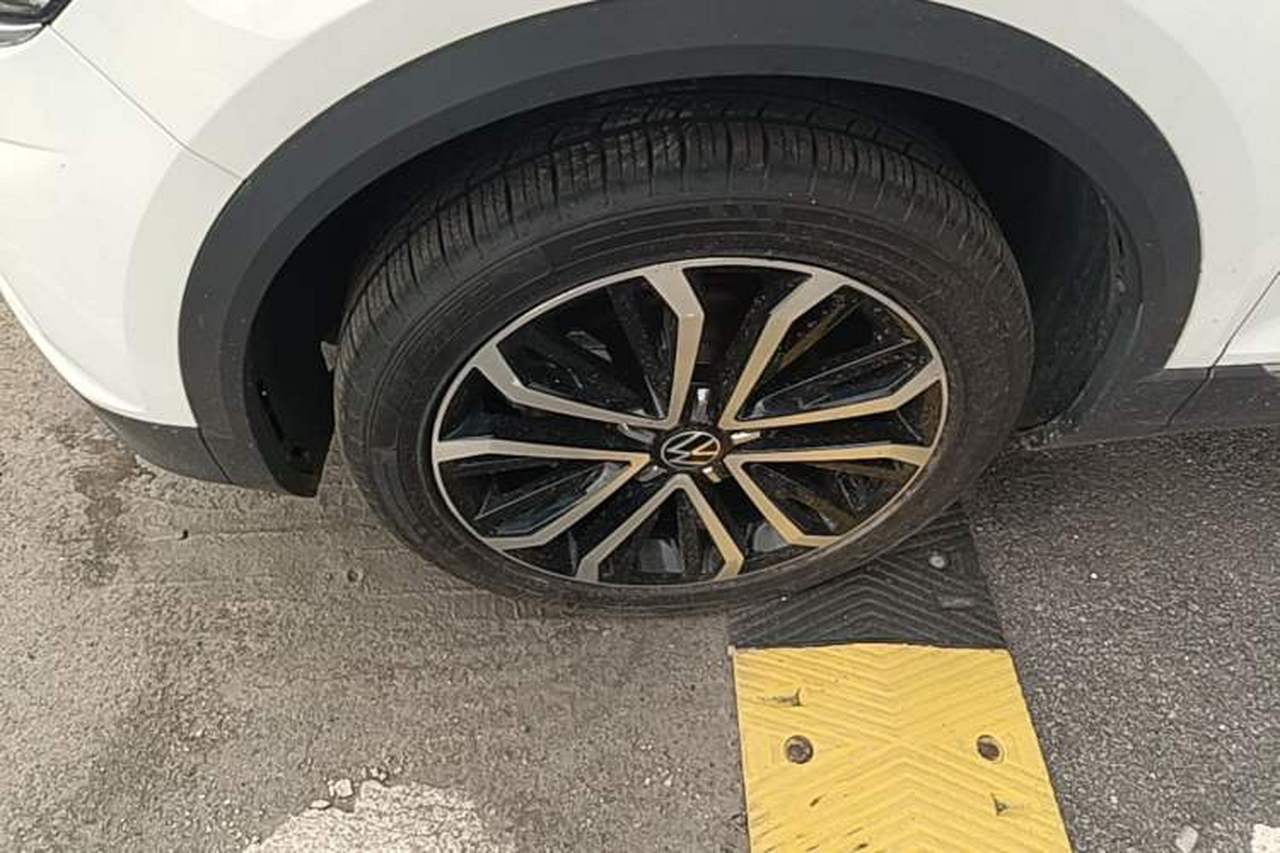 Volkswagen T-ROC 2023 — фото