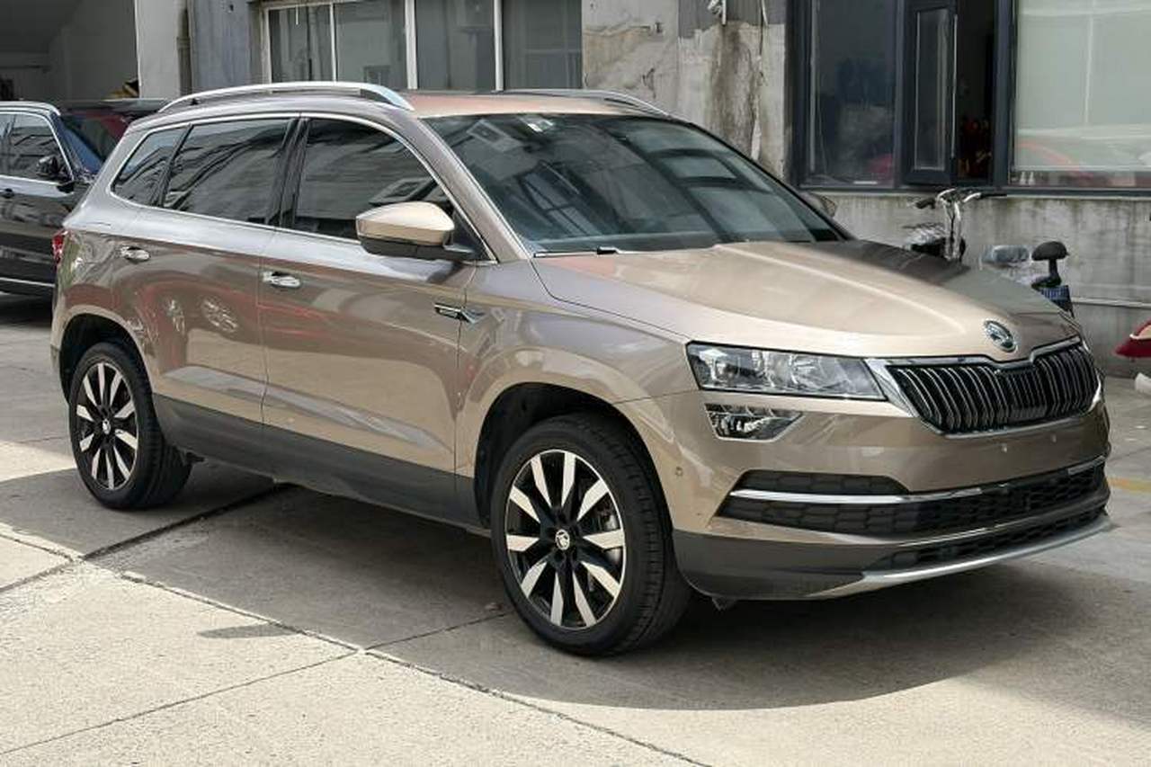 Skoda Karoq 2021 — фото