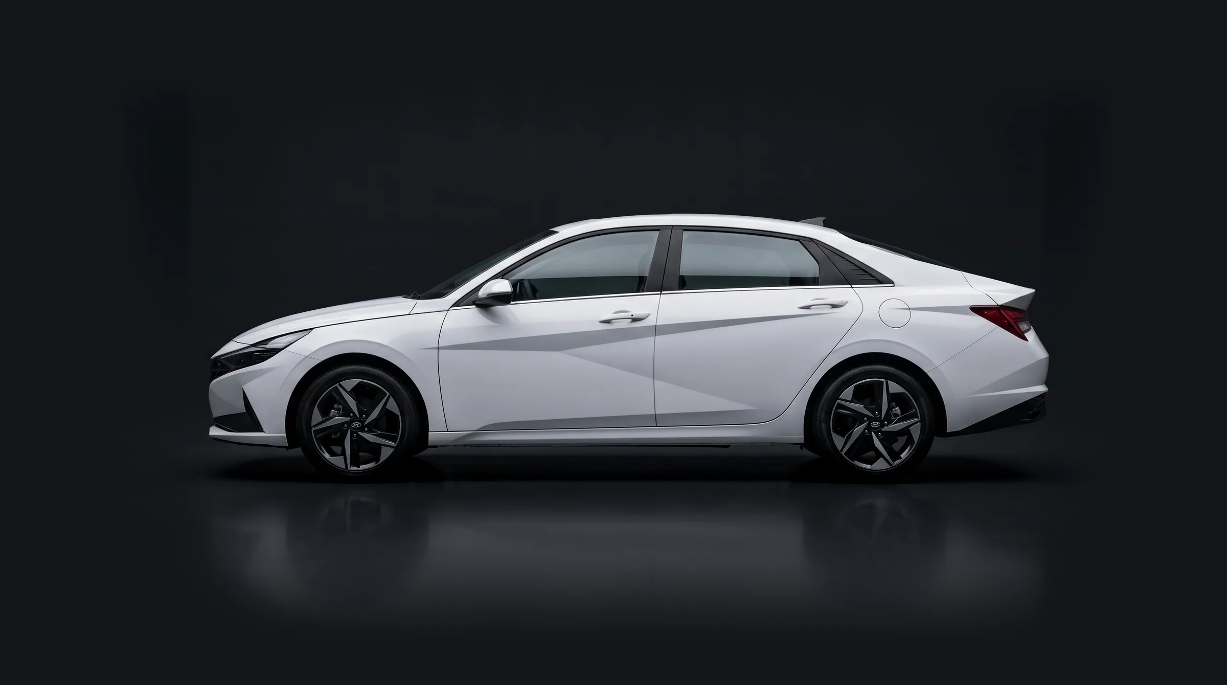Hyundai Elantra сбоку, с размерами кузова, визуализация